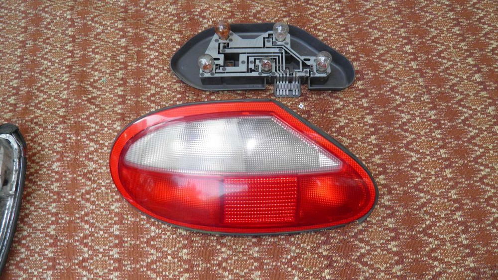 Lampa tylna lewa tył Jaguar XK8 XKR X100 kompletna z wkładem 2000r.