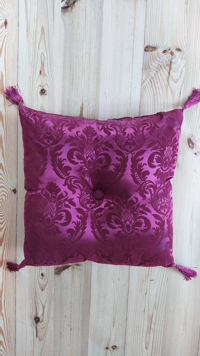 Poduszka dekoracyjna- kolor wiśniowy.
