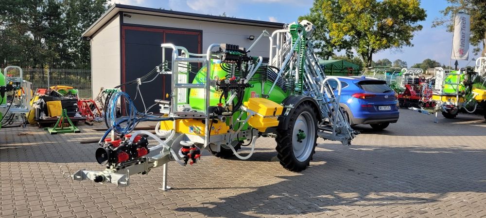 Opryskiwacz hydraulicznie rozkładany Tolmet Xsara 600, 800, 1000, 1200