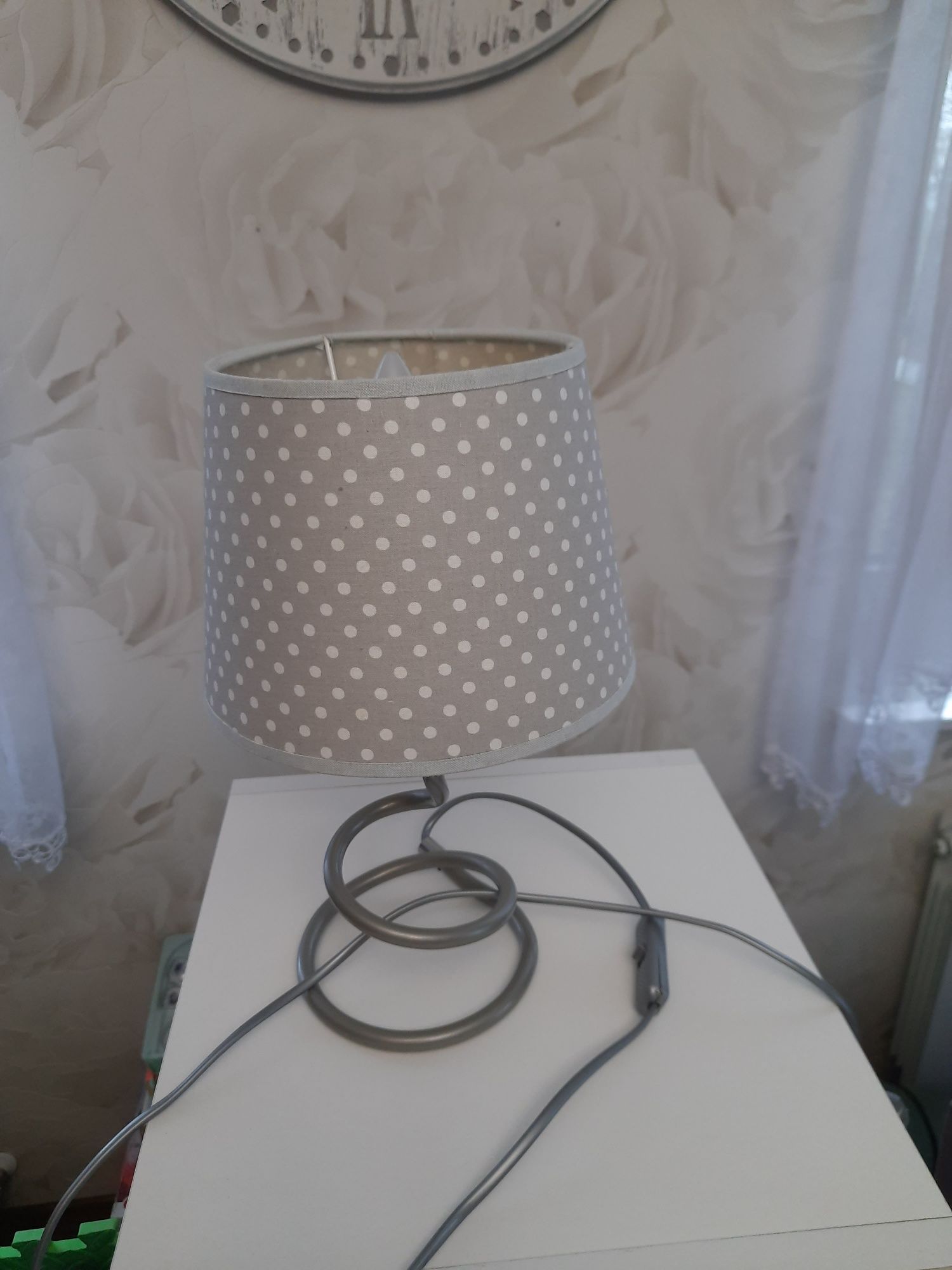 Lampka stojąca do pokoju