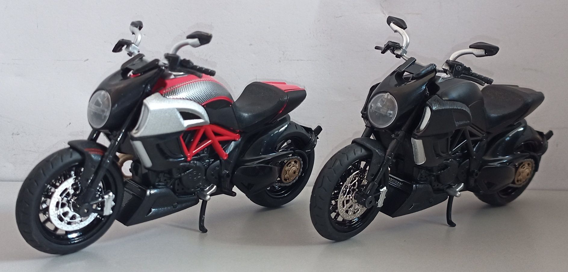 Мотоцикл Ducati Diavel модель 1:12. Звук,свет.