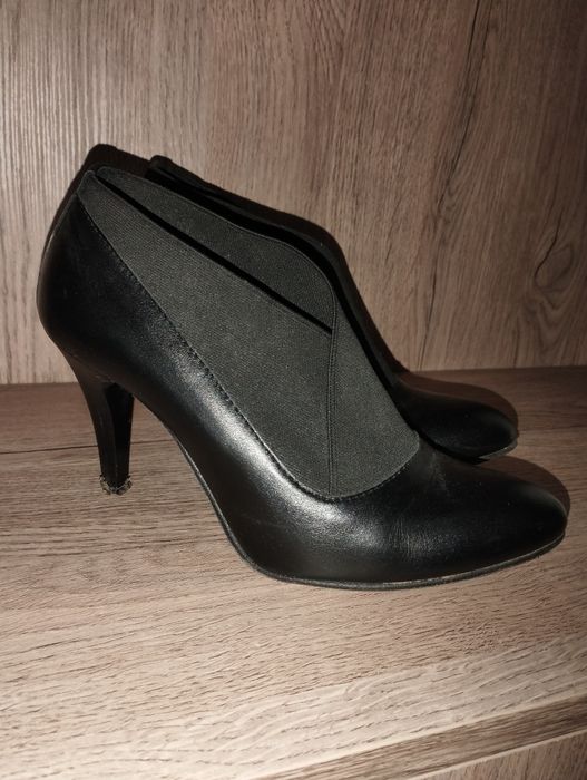 Eleganckie botki na szpilce