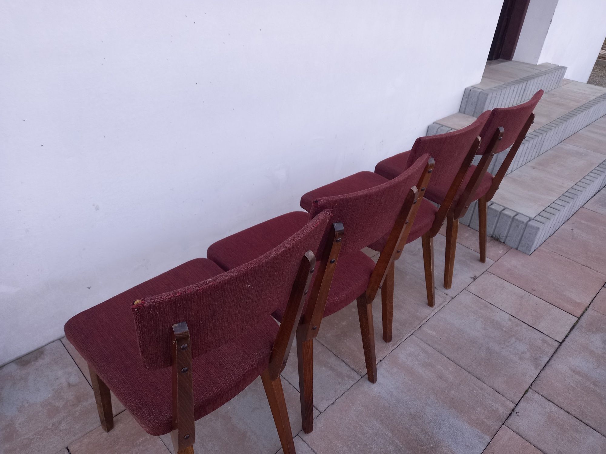 Krzesła drewniane 4szt  stylowe z poprzedniej epoki + 1 gratis