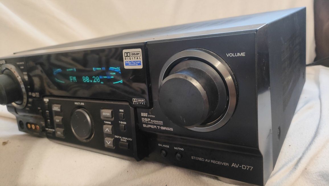 Amplituner Aiwa AV-D77