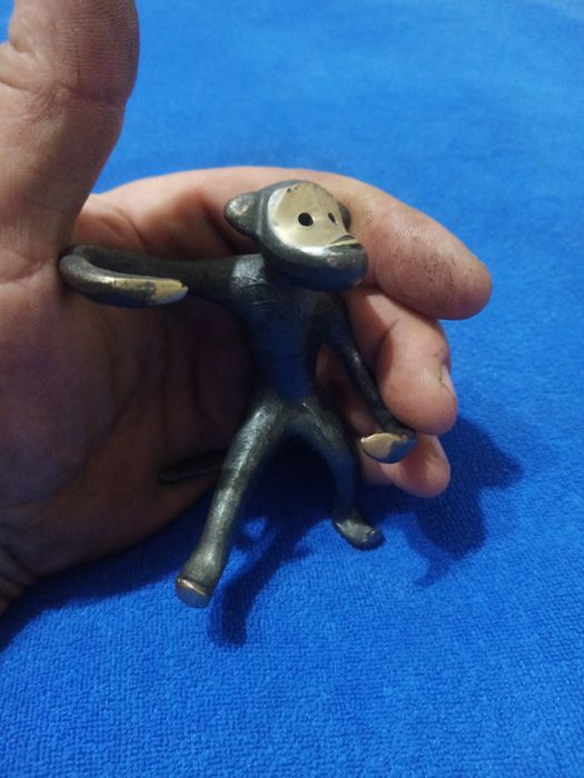 Бронзова статуетка