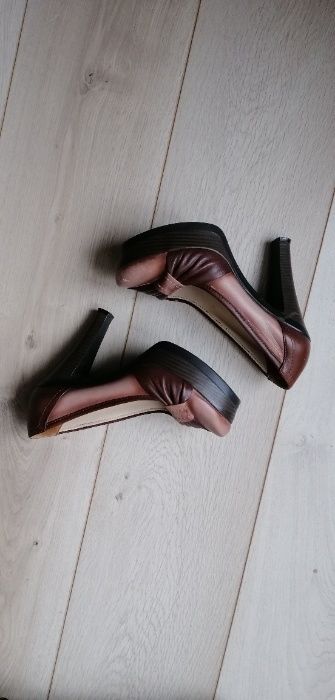 Жіночі шкіряні туфлі на каблуку