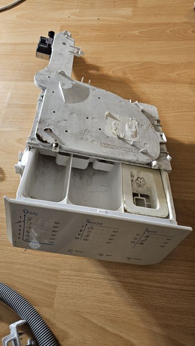 Części zamienne do pralki Indesit IWSE 5125 drzwi sprężyna szudlada