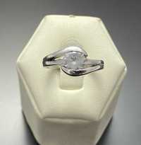 Srebrny pierścionek z dużą cyrkonią Ag925 r16