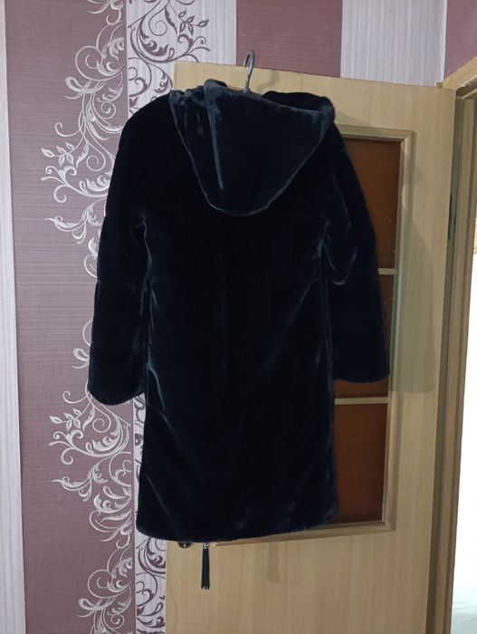 Продам шубку чорну