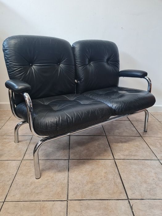 Sofa skórzana, czarna ,dwuosobowa bauhaus lata 70,mid-century ,vintage