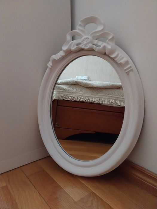 Espelho oval branco
