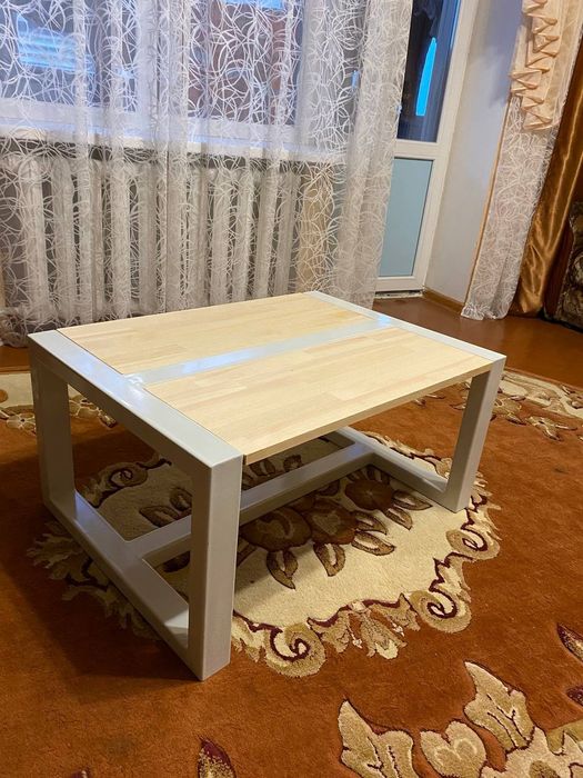 Журнальний столик