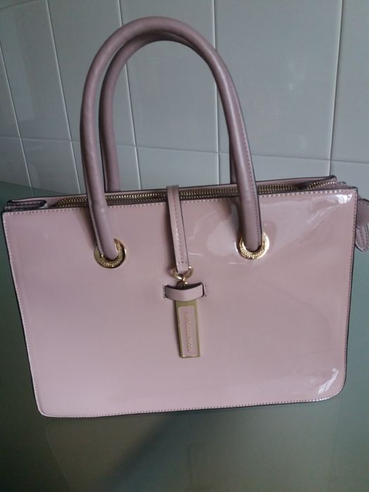 Carteira em verniz da Roccobarrocco