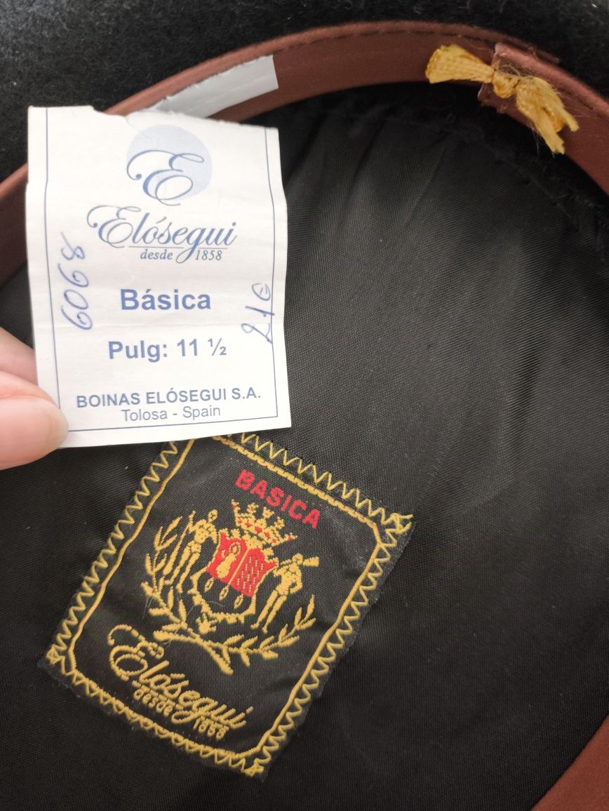 Boina de lã preta