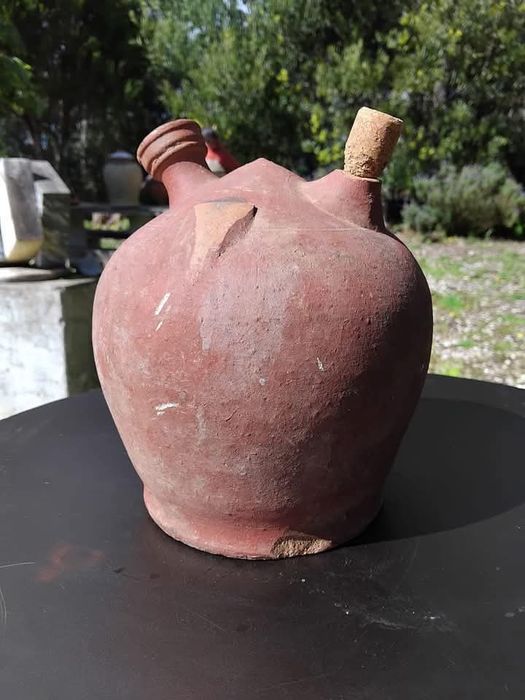 Bilha antiga em barro