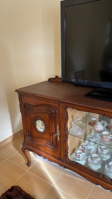 Móvel antigo em excelente estado e reformado