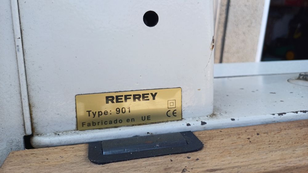 Máquina de Gaspear da Marca Refrey de 1 agulha - motor trifásico