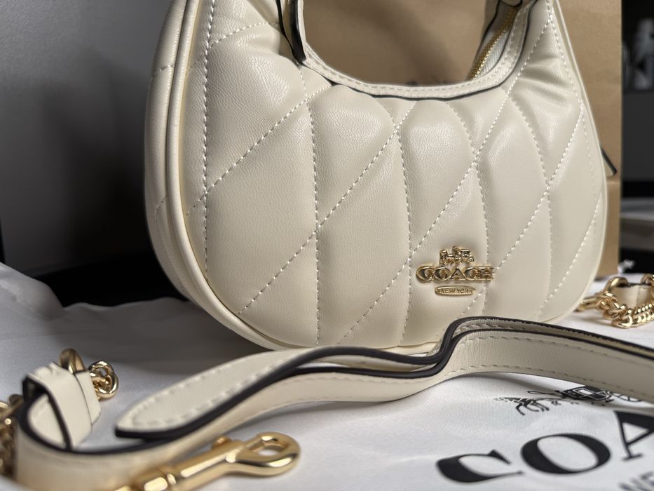 Кожаная сумка женская COACH Quilted Shoulder Bag