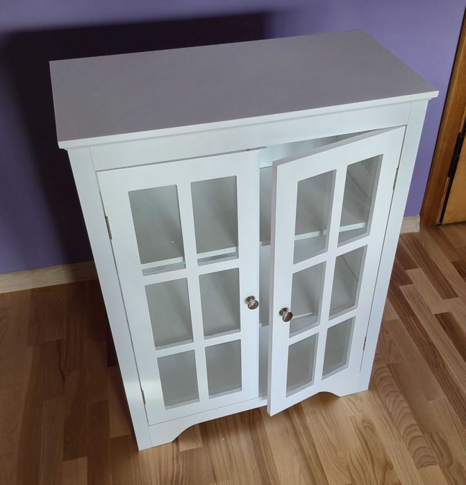 Nowoczesna szafka z witryną i regulowanymi półkami