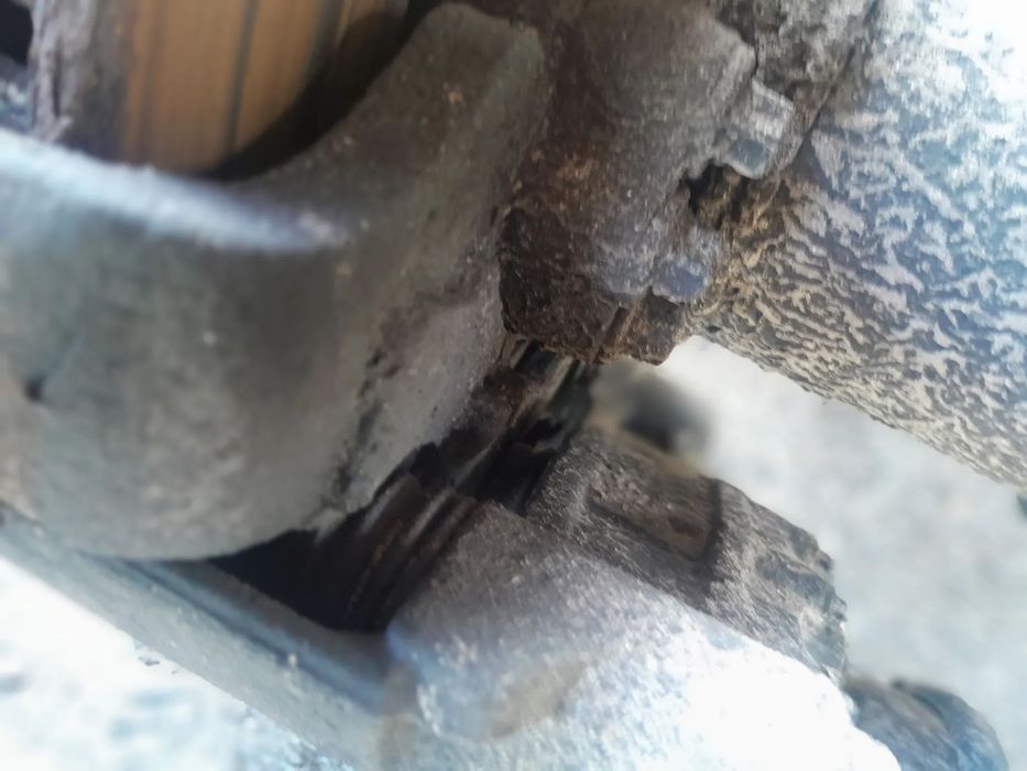 NACZEPA OS SCHMITZ ZACISK HAMULCOWY