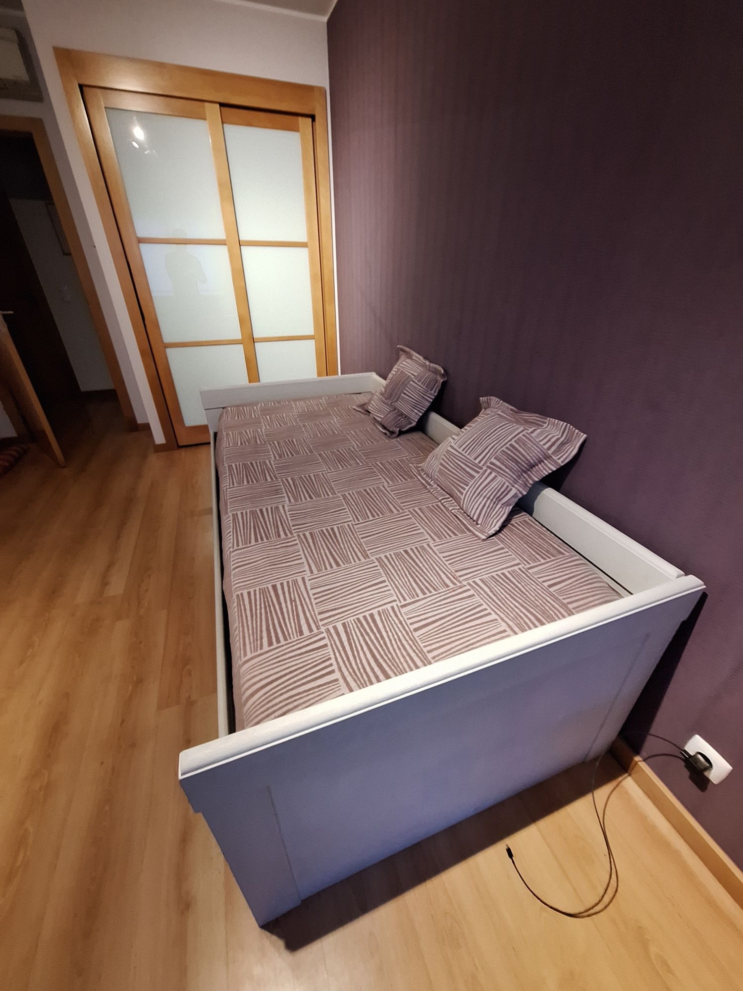 Vendo cama individual com 2 gavetões