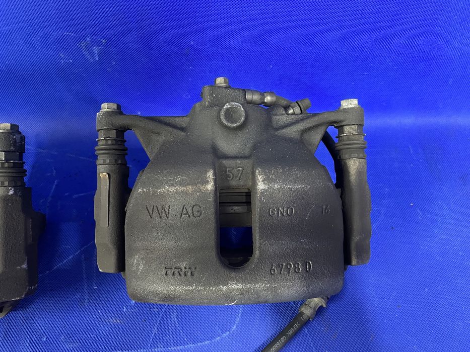 ZACISKI hamulca przód AUDI A3 8V przednie lewy prawy TRW OEM komplet