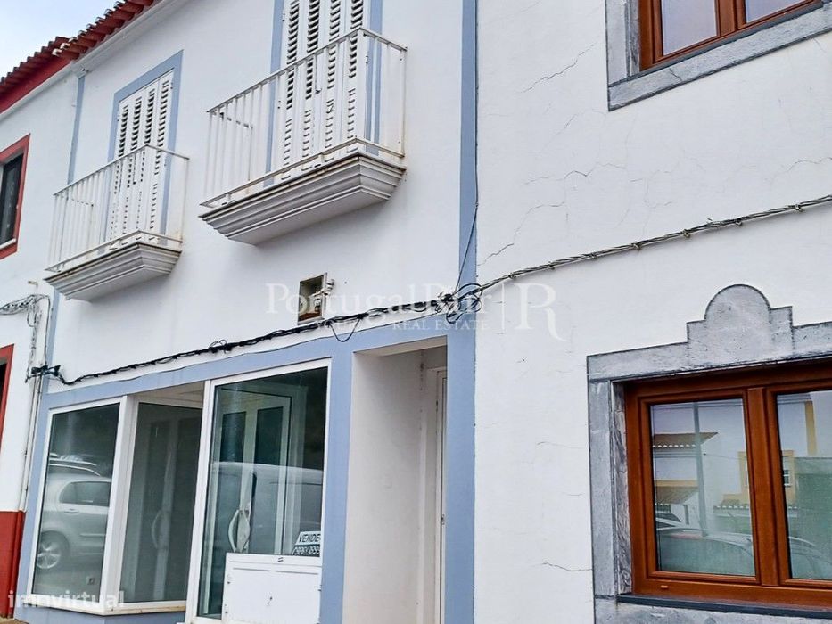 Loja / Restaurante a estrear , com Moradia, 10 minutos das Praias