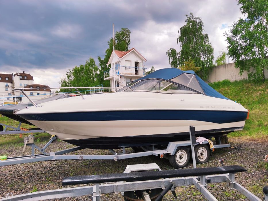 Катер Bayliner Capri 212