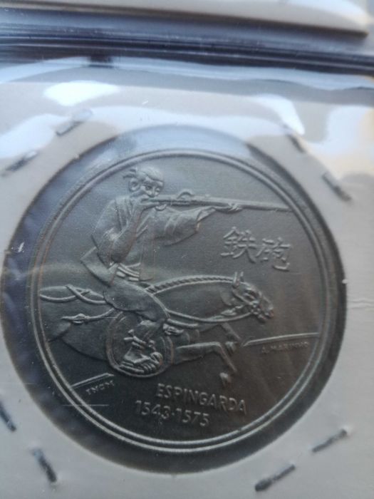 Vendo Álbum de moedas portuguesas 150 Moedas de 200$00.