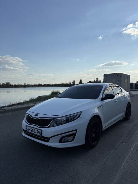 Продам машину Kia K5 .
