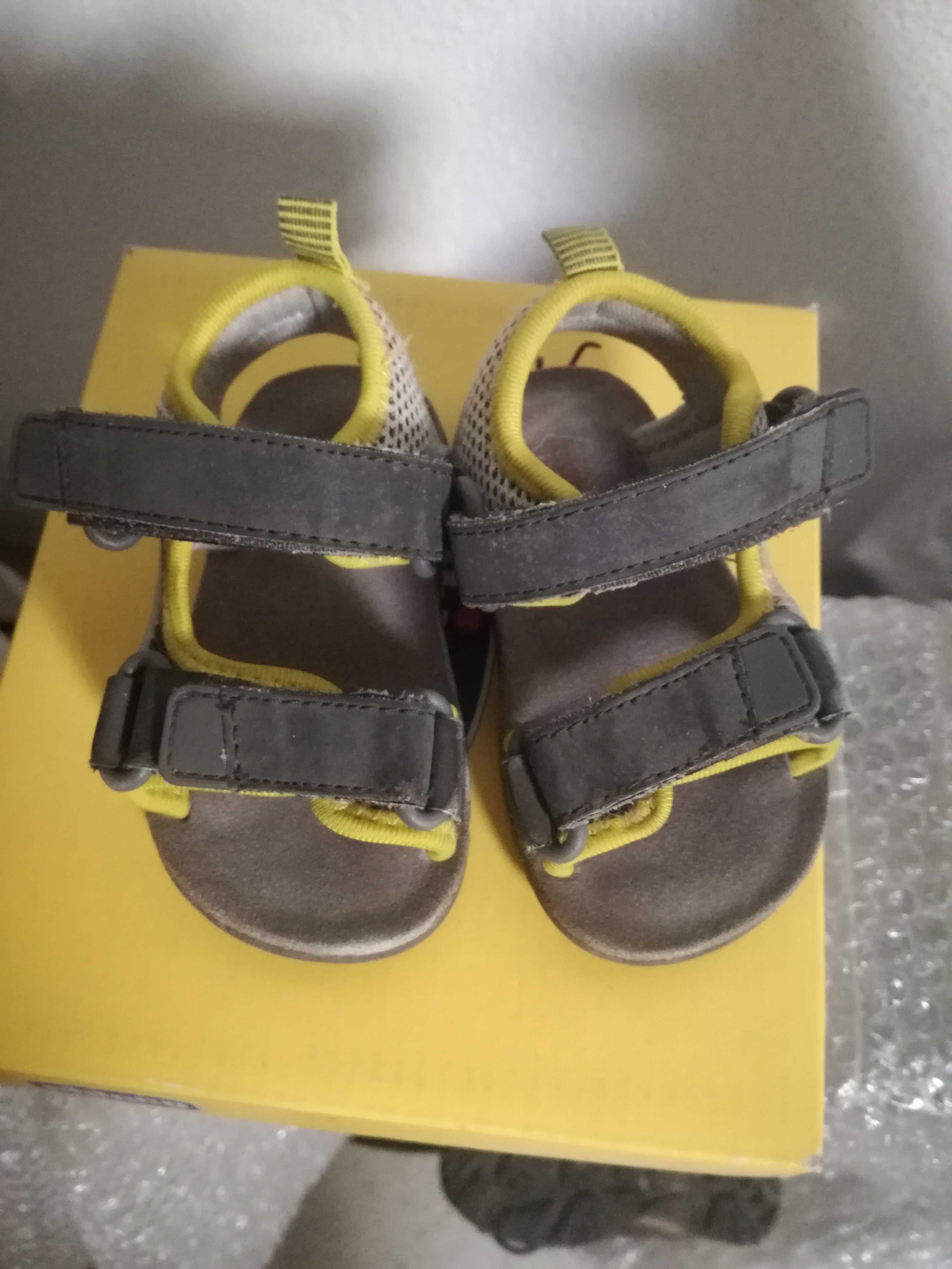 Vendo sandálias tam. 18 Zara Baby