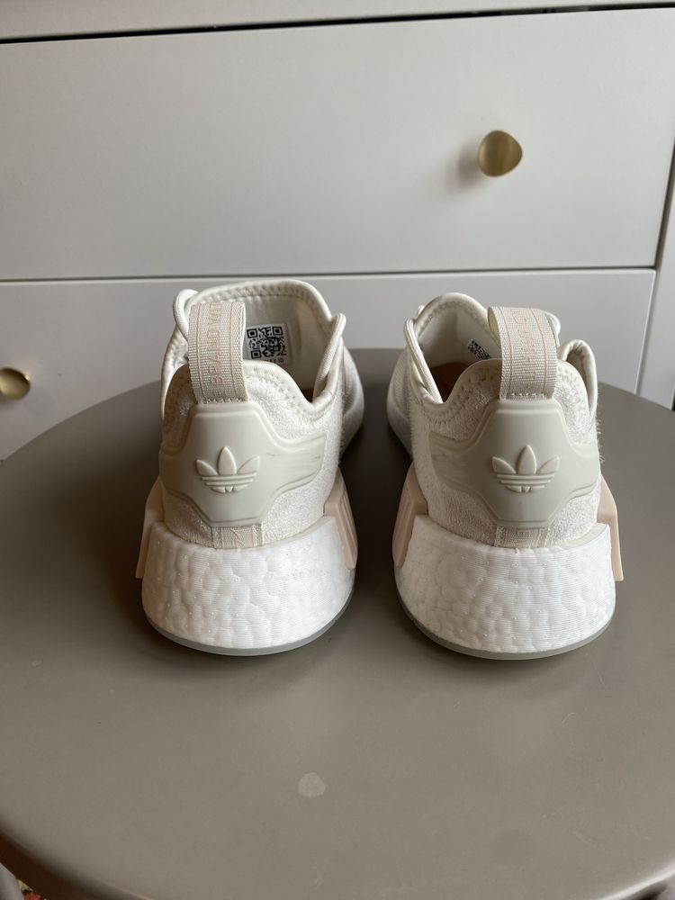 Кроссовки Adidas NMD R1 Cloud White Wonder Quartz