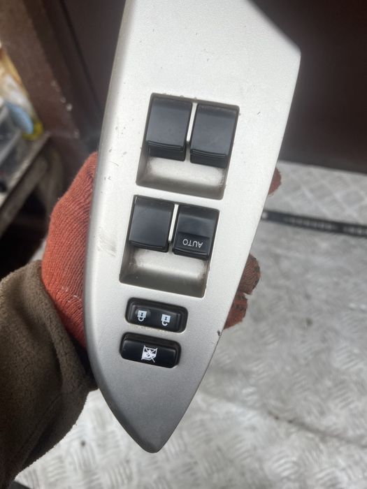 Кнопки стеклоподьемников Тойота королла 08год toyota corolla e140 e150