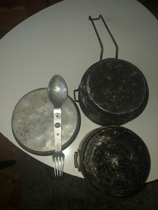 Stara menażka  z sygnaturami