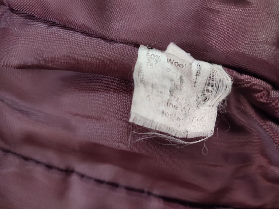 Płaszcz damski w kratę z paskiem 50% wełna