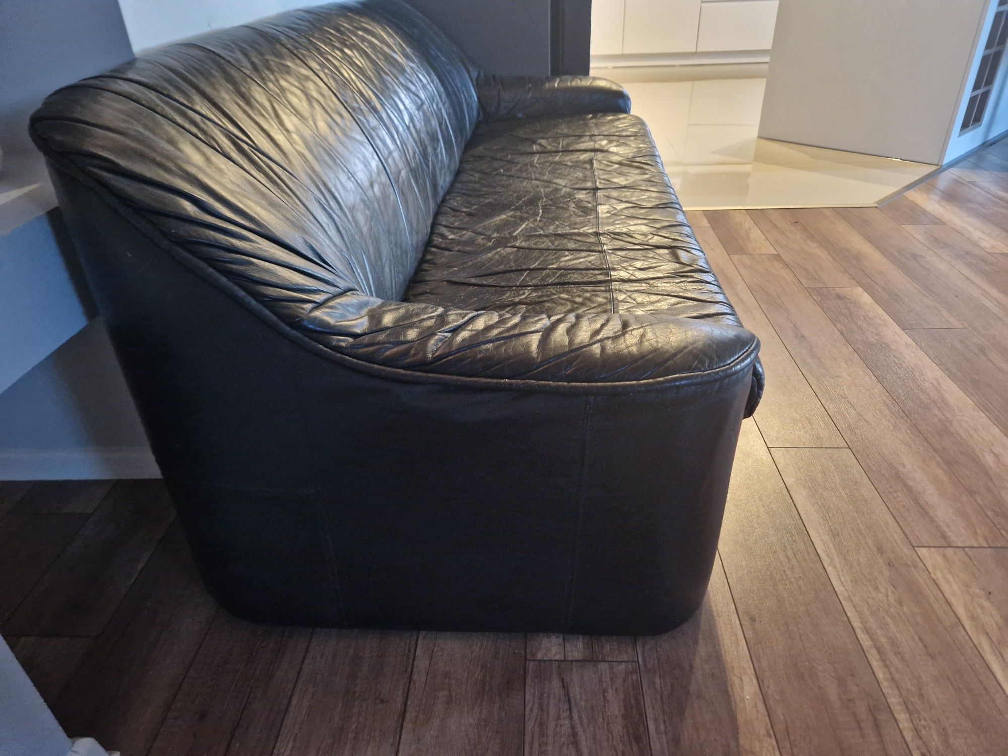 Czarna sofa skóra