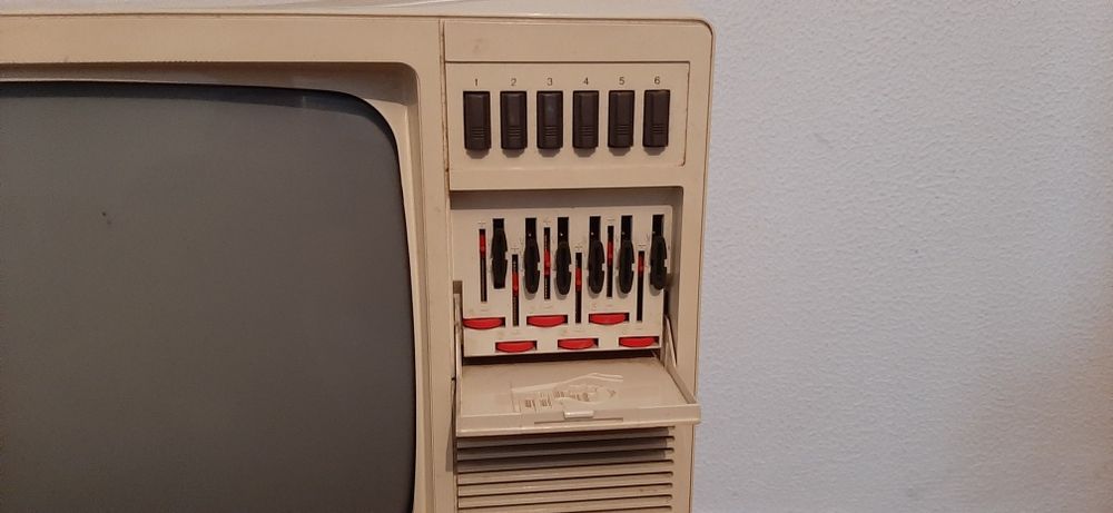 Televisor antigo PHILIPS