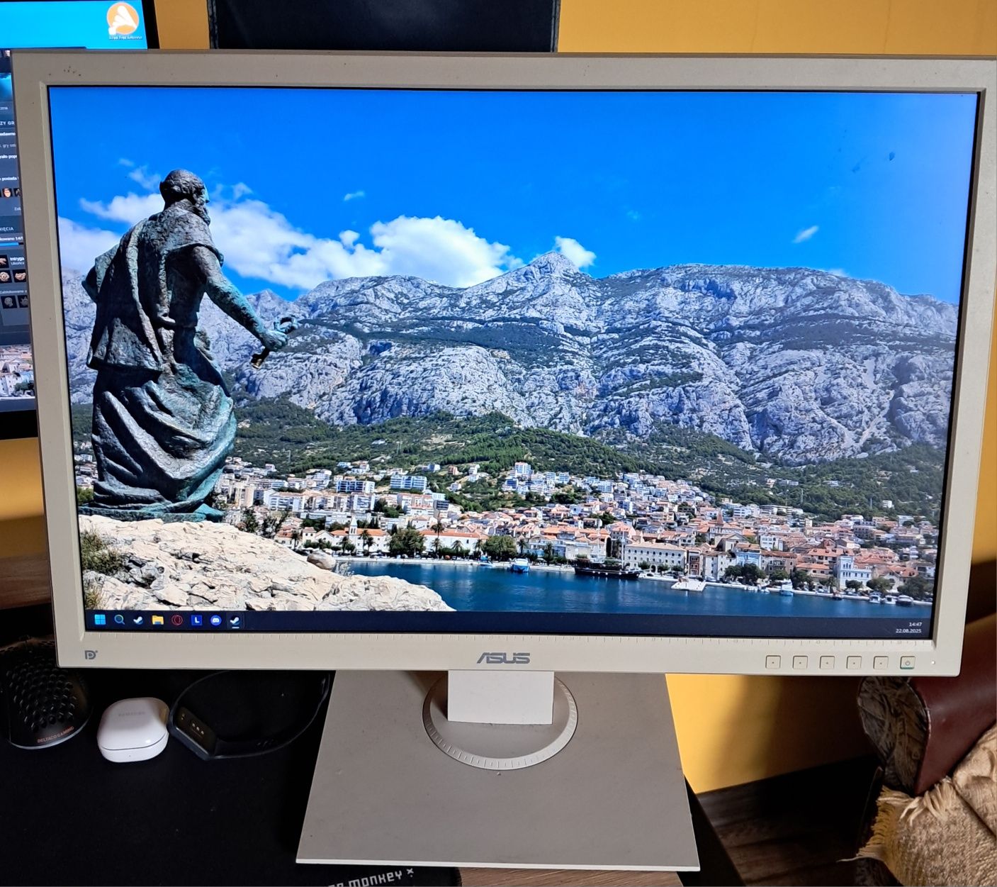 Monitor Asus 24" używany, sprawny