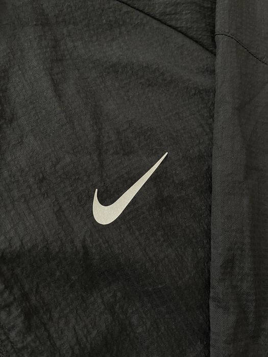 Вітровка Nike Running