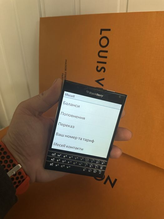 Blackberry Passport на деталі телефон