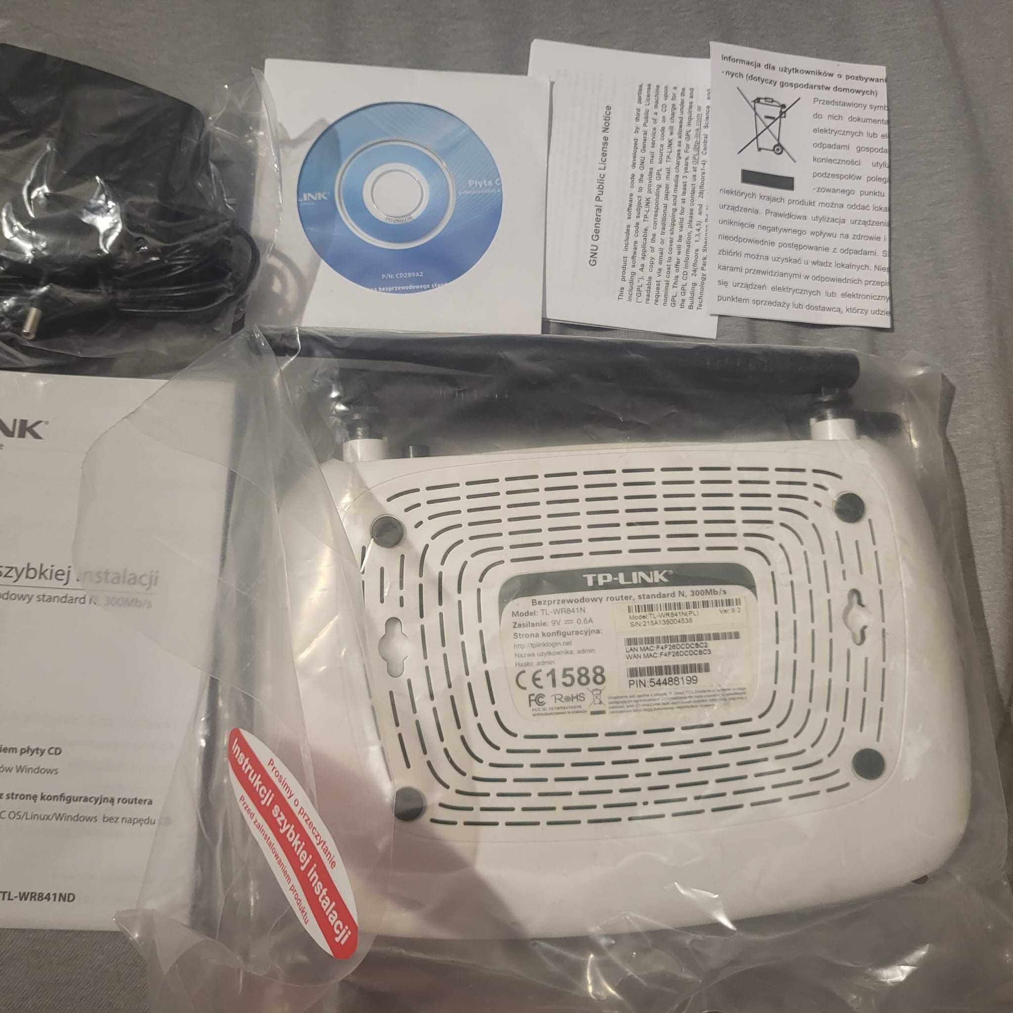 TP Link TL-WR841N z zasilaczem i płytą