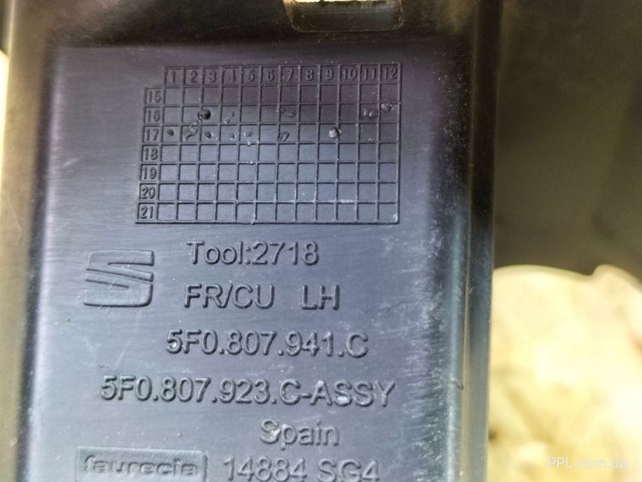 Seat Leon III 12-20 FR Cupra кронштейн омывателя фары левый 5F0807941C