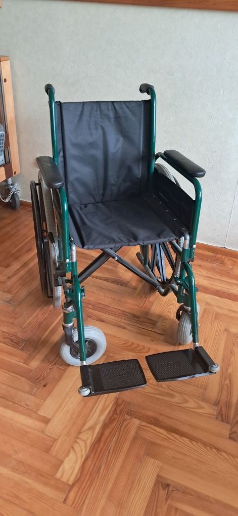 Solidny wózek inwalidzki