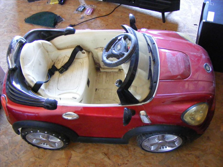 Дитяча  іграшкова машинка на аккумуляторах