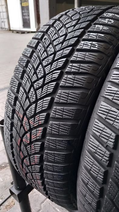 225/50/17 Goodyear Ultra Grip Performance Gen-1 98V