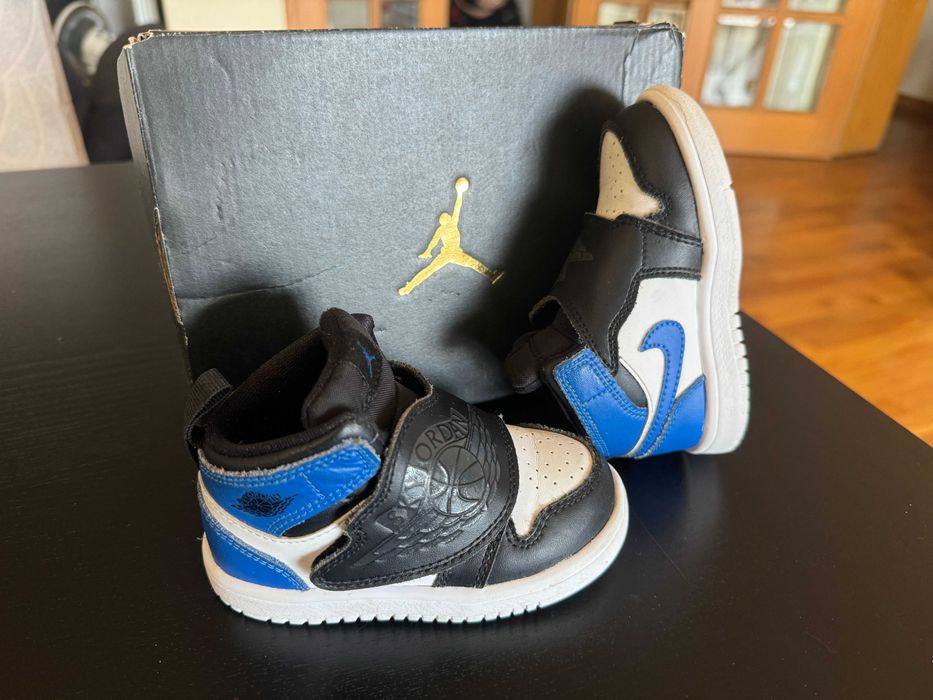Nike Sky Jordan 1 (Nº 22)