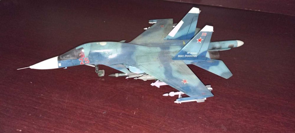 Модель самолета Су-34 1:72