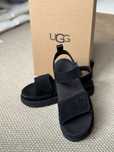 Замшеві сандалі UGG Goldsenstar 39