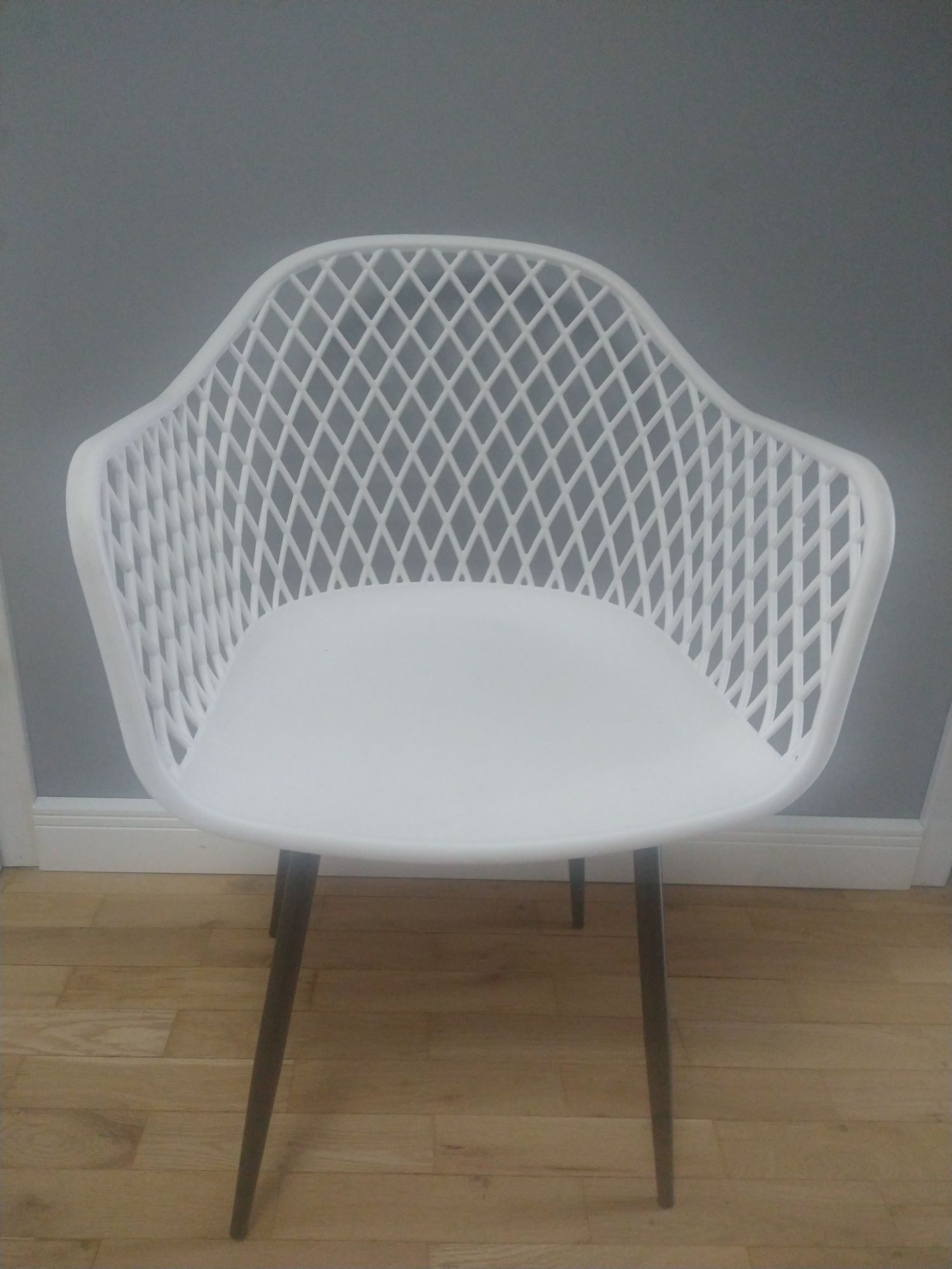 Krzesło ażurowe białe