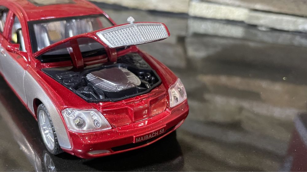 Нова масштабна машинка Mercedes Benz Maybach іграшка дитяча 1:32 1/32